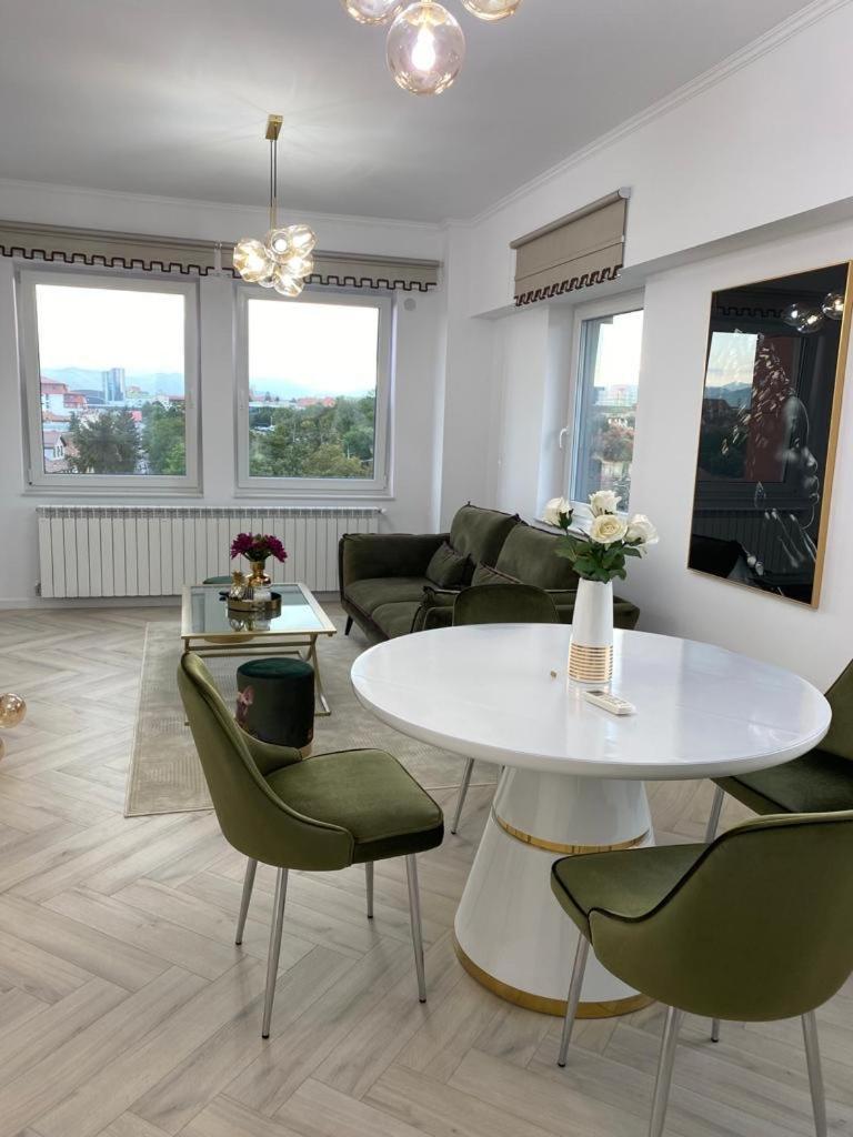 Elite Apartment Sibiu Bagian luar foto